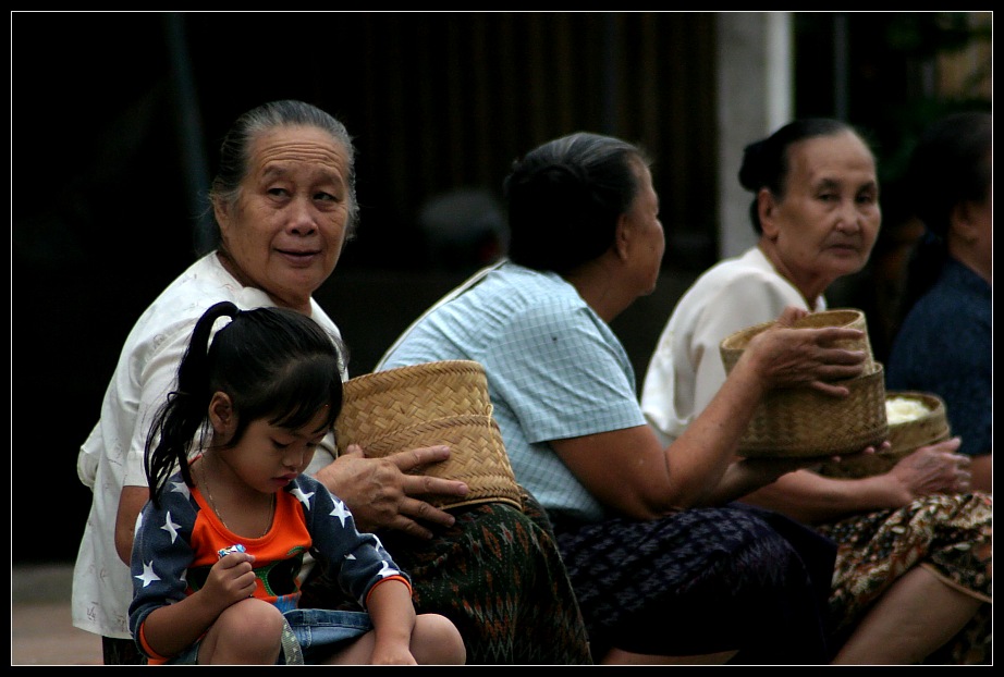 Waiting for the monks to come (III), Luang Prabang, Laos