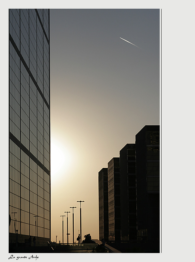 ... waiting @ la grande Arche ...