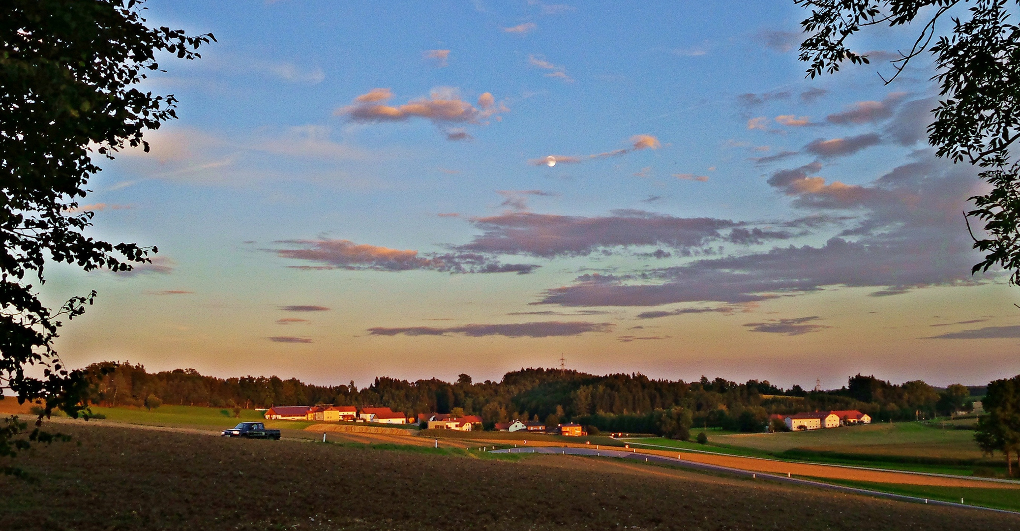 Waizenkirchen - PRAMBACHERHOLZ Panorama - MOON + SUN - Sinking 8,8.2014