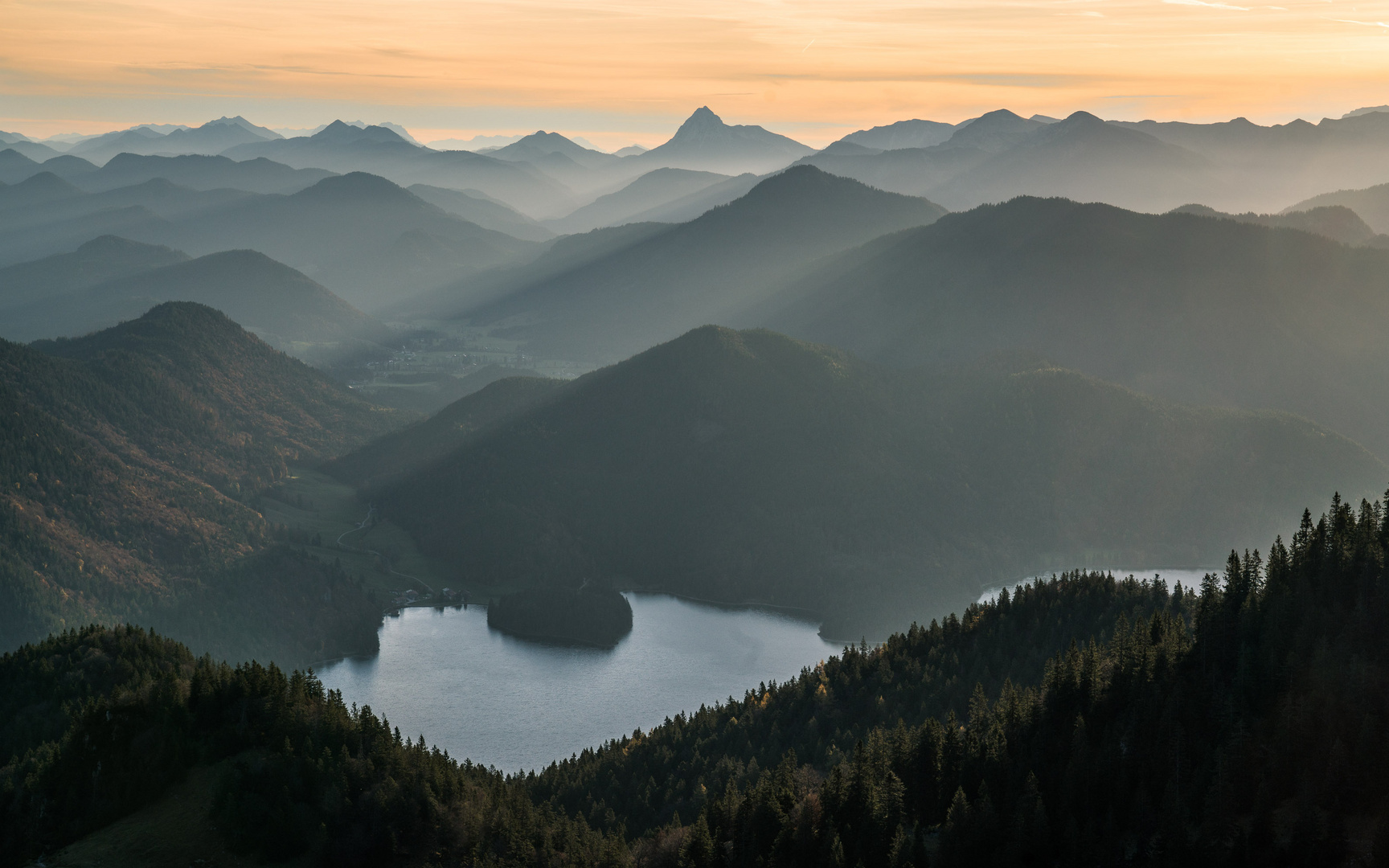 Walchensee im Morgenlicht