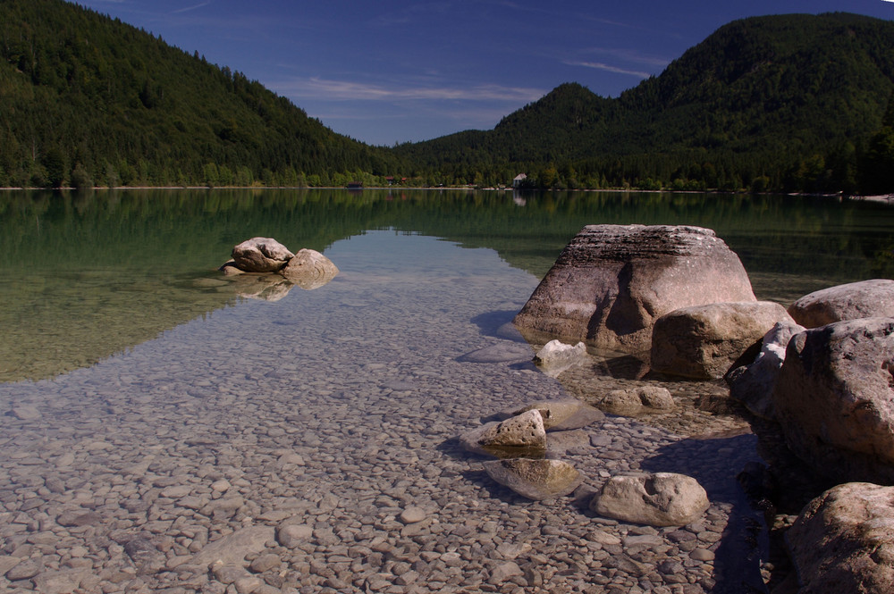 Walchensee mit Steinen