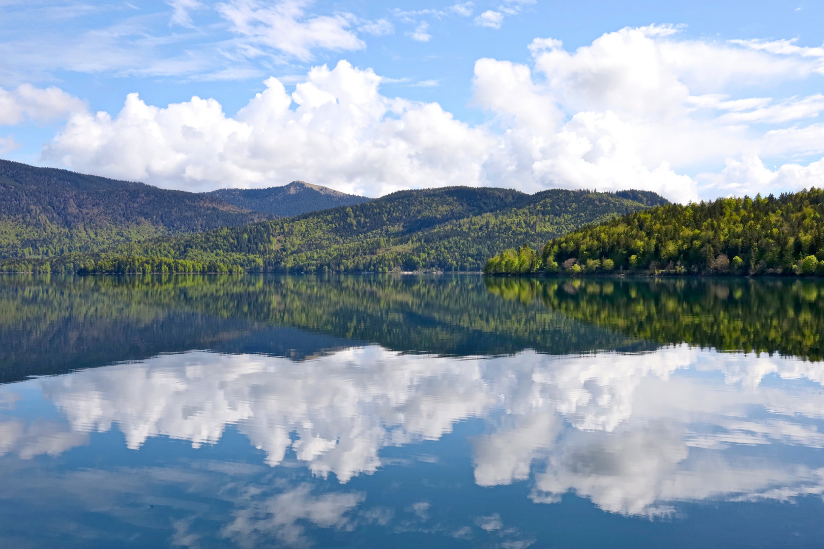 Walchensee Nordblick im Wasserspiegel