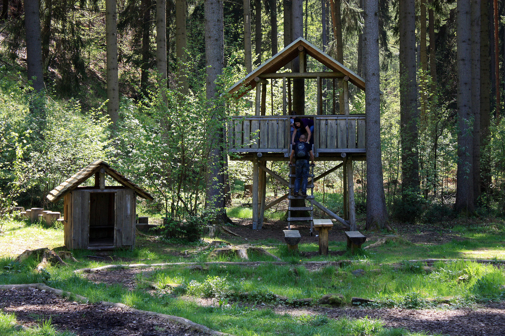 Wald-Troll-Spielplatz für Kinder