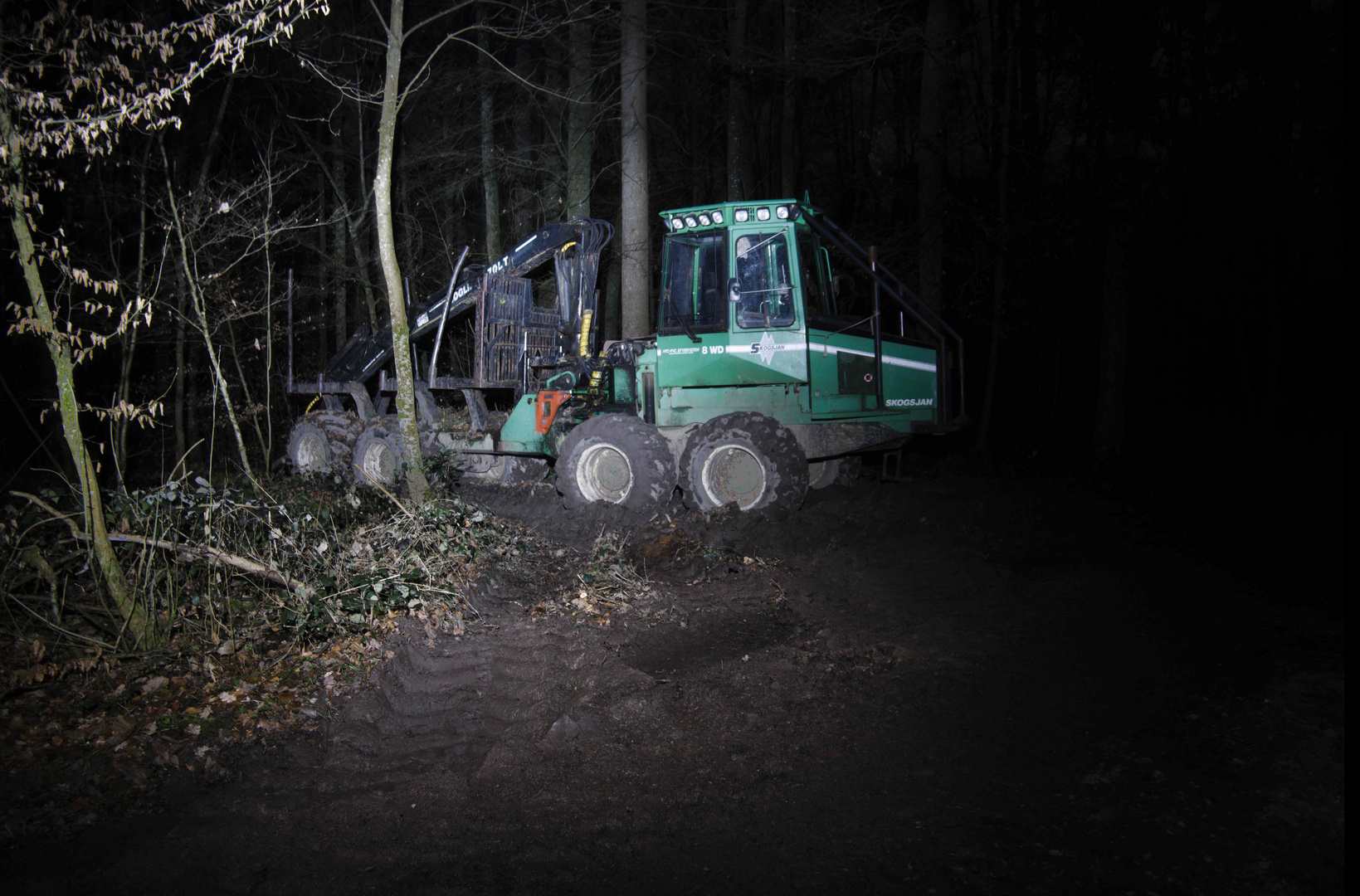 WaldArbeit - Nachtruhe für Forstmaschinen