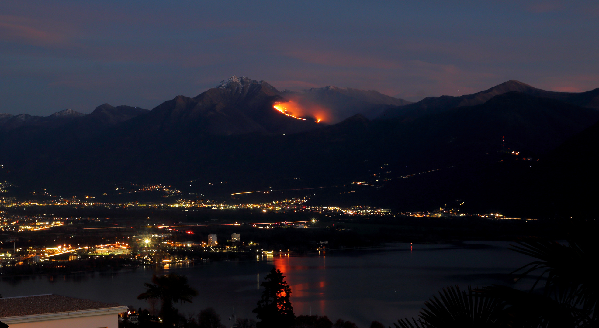 Waldbrand am Berg