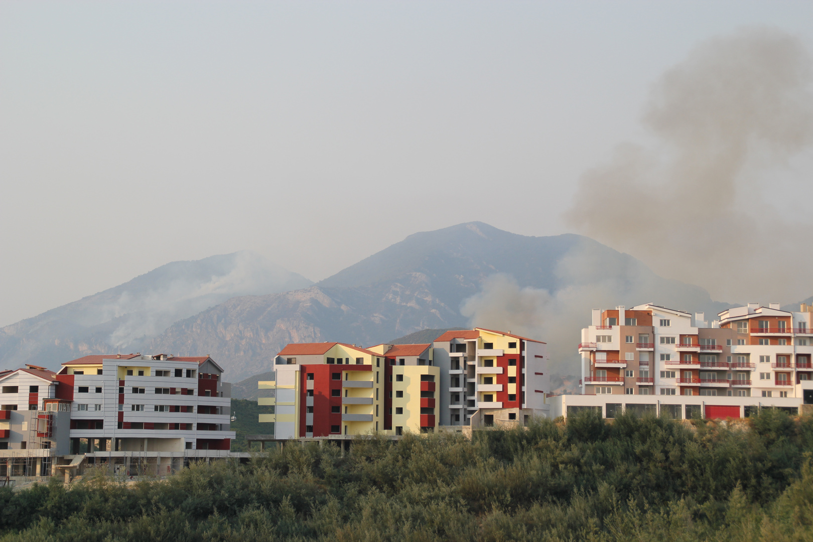 Waldbrand in der Nähe von Tirana / Albanien