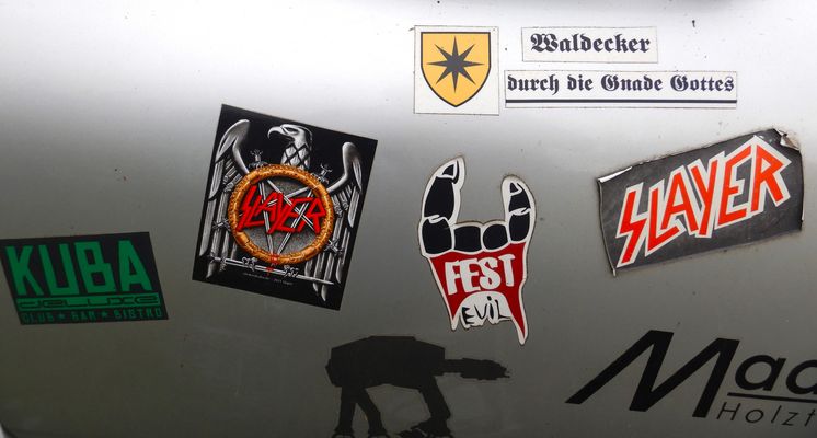 ---\|/ waldecker ................