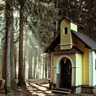 Waldkapelle im Herbst