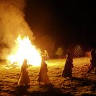 Waldpurgisnacht die Hexen haben das Feuer entzündet..