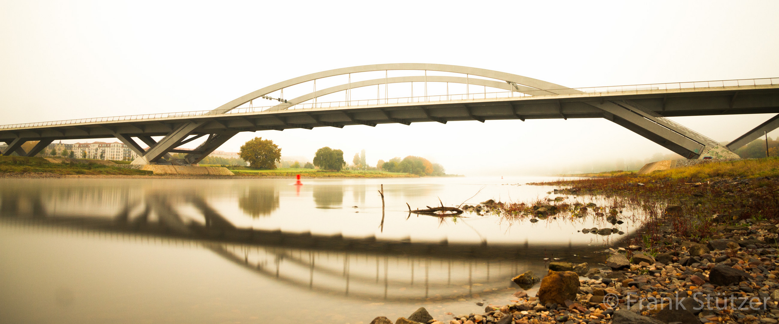 Waldschlößchenbrücke im Nebel