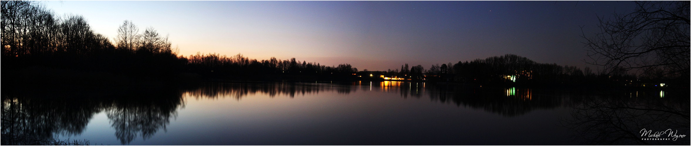 Waldsee bei Sonnenuntergang