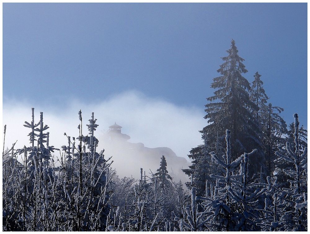 Waldstein im Nebel