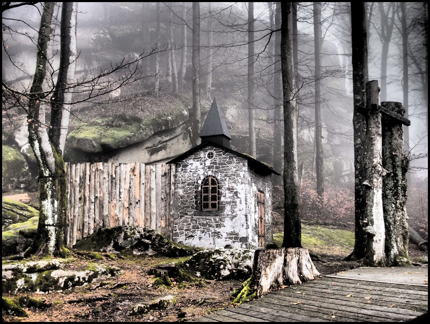 Waldsteinburg im Nebel