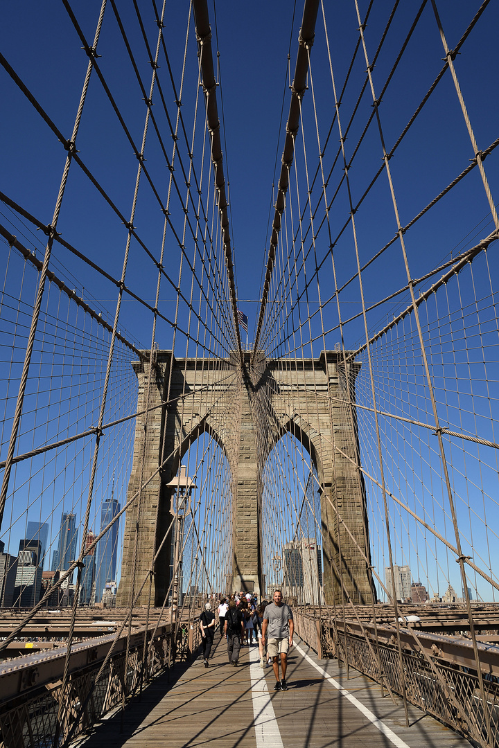 Walk across Brooklyn Bridge