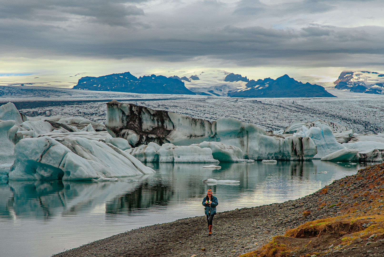 Walk along the Vatnajökull glacier