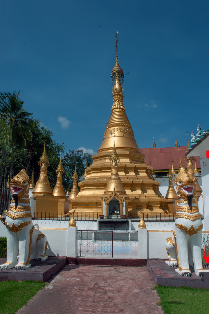 Walk into Wat Thai Wattanaram