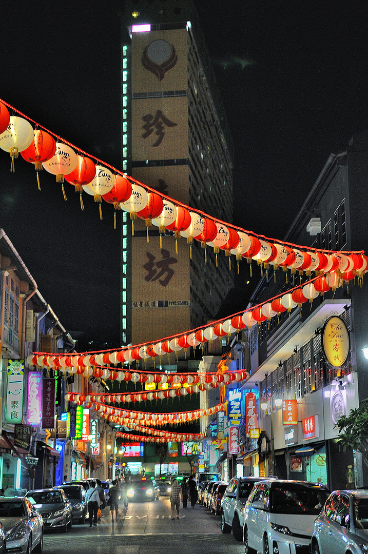 Walk through Chinatown in Singapore