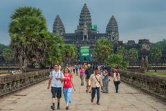 Walk to the Angkor Wat complex