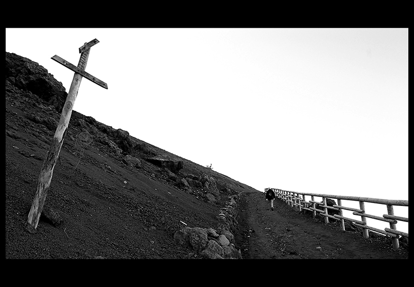 walking alone on the Vesuvius crater