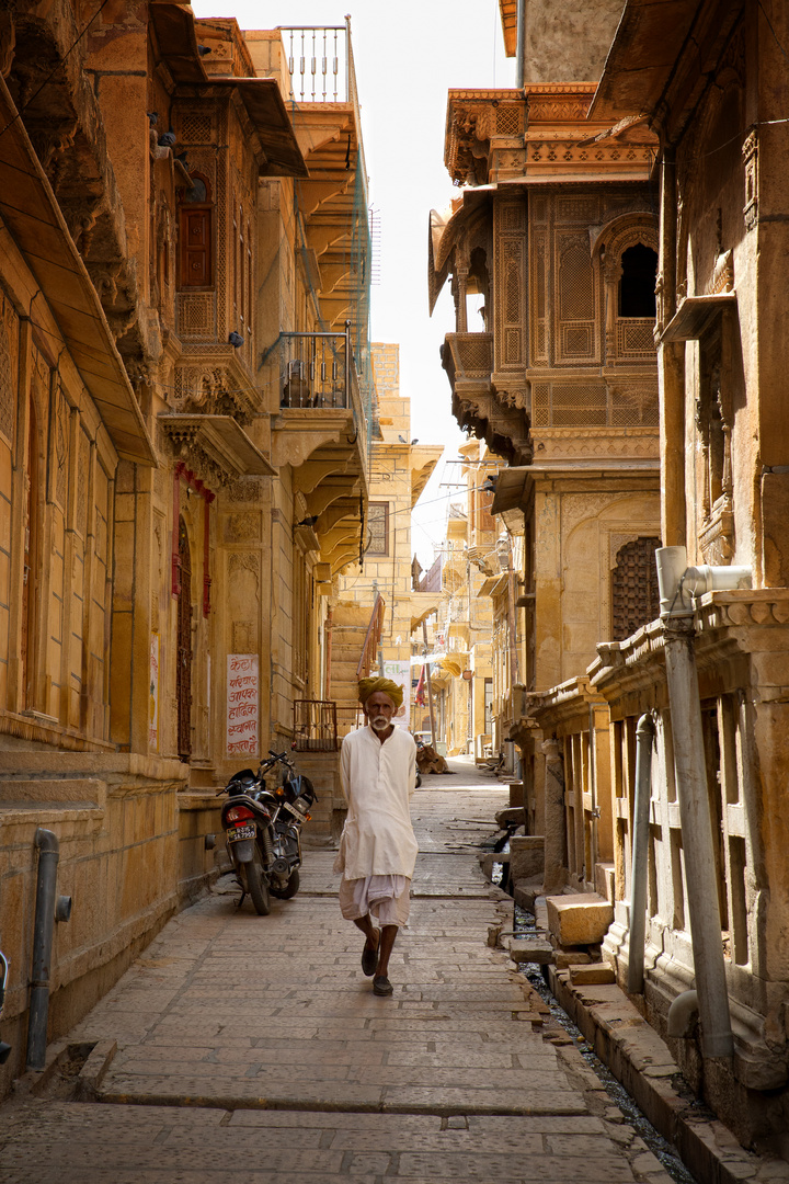 Walking along the Havelis, Jaisalmer, Rajasthan, India
