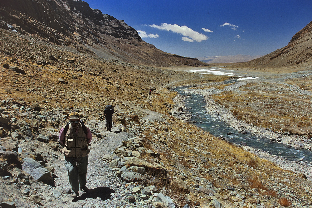 Walking along the Lha Chu