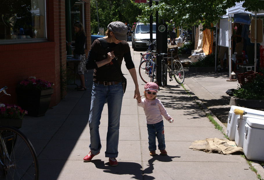 Walking at the farmer's market - Spaziergang auf einer Verkaufsveranstaltung für Agrarprodukte