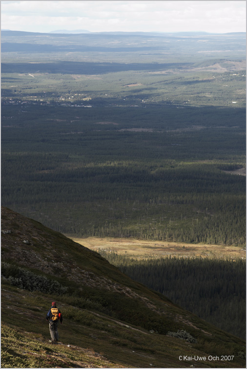 Walking down Sånfjället