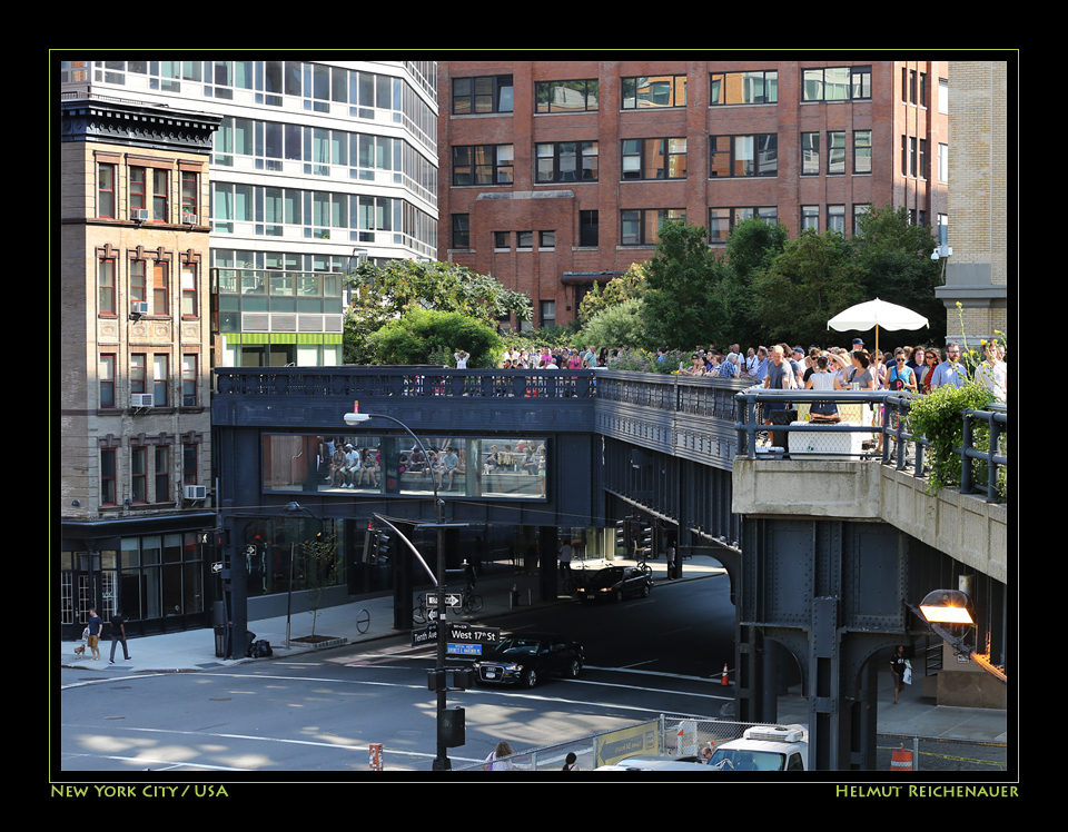 Walking on High Line, Manhattan, New York City / USA