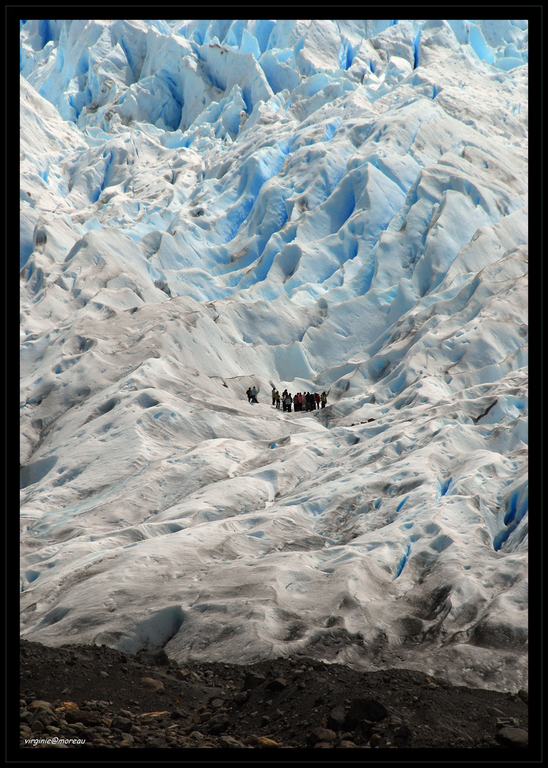 Walking on the glaciar