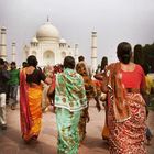 Walking to Taj Mahal