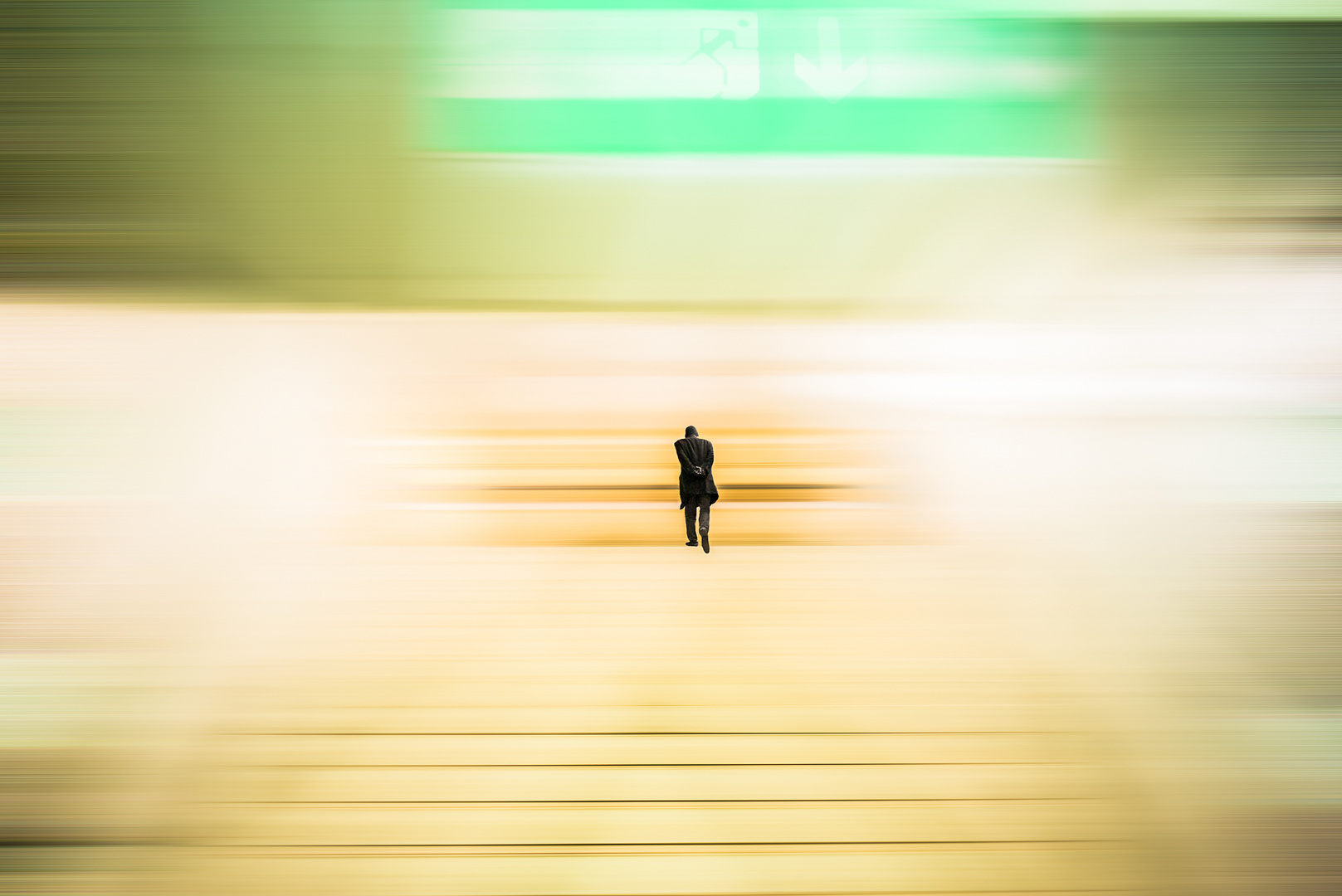 walking up the metro stairs ffm (D)