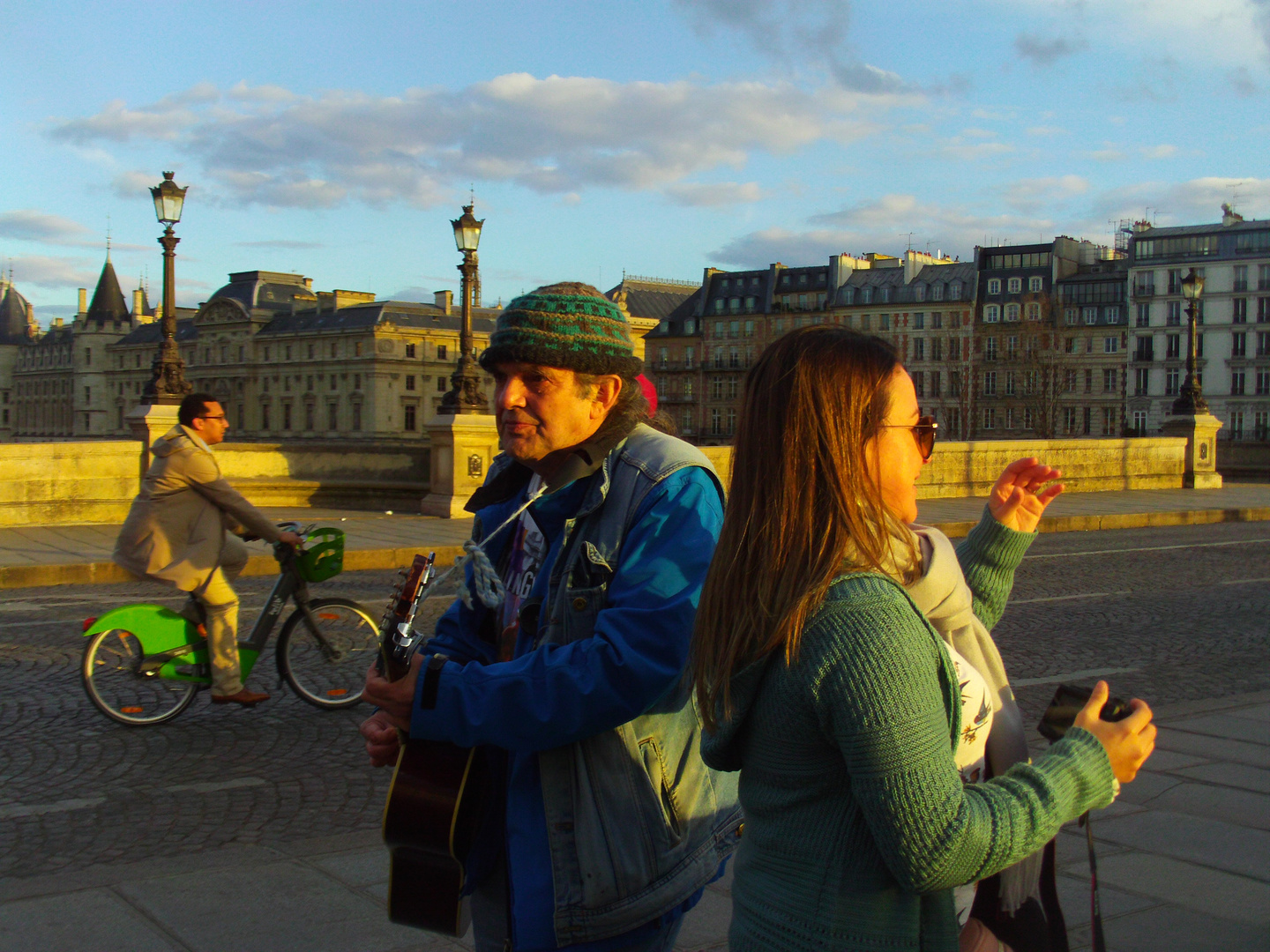 WalkingGuitar in Paris am Mittwoch 3.April 2019, Foto by Ute Illig, Künstlerin & Malerin