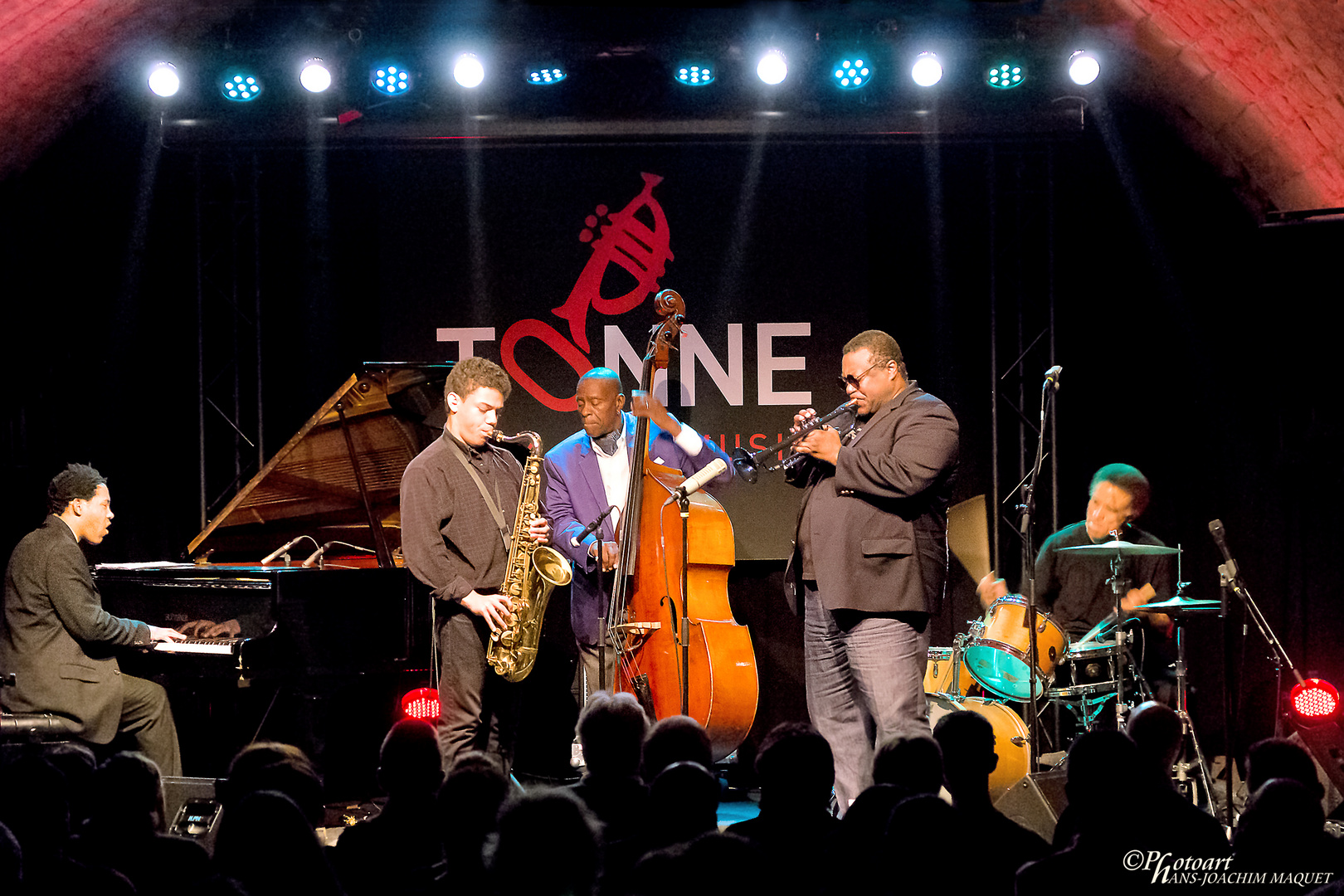 WALLACE RONEY GROUP [usa]