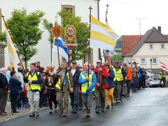 Wallfahrer ziehen durch das Land (1) ...