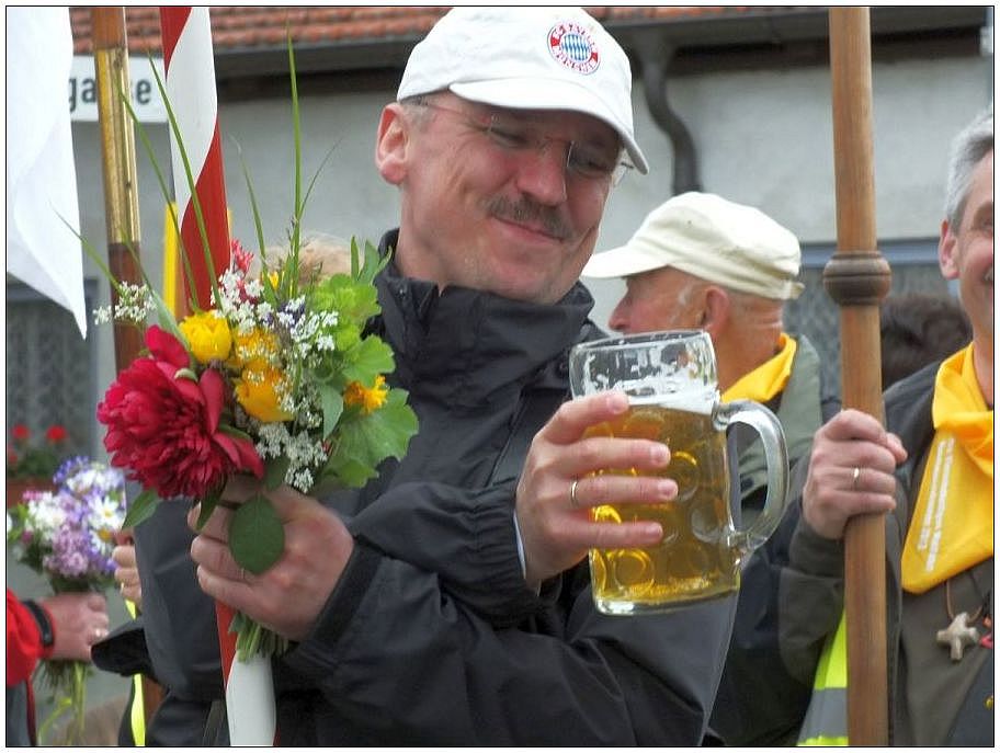 Wallfahrer ziehen durch das Land (3) ...