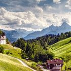 Wallfahrtskirche Maria Gern vor Watzmannmassiv in verträumter Landschaft (2)