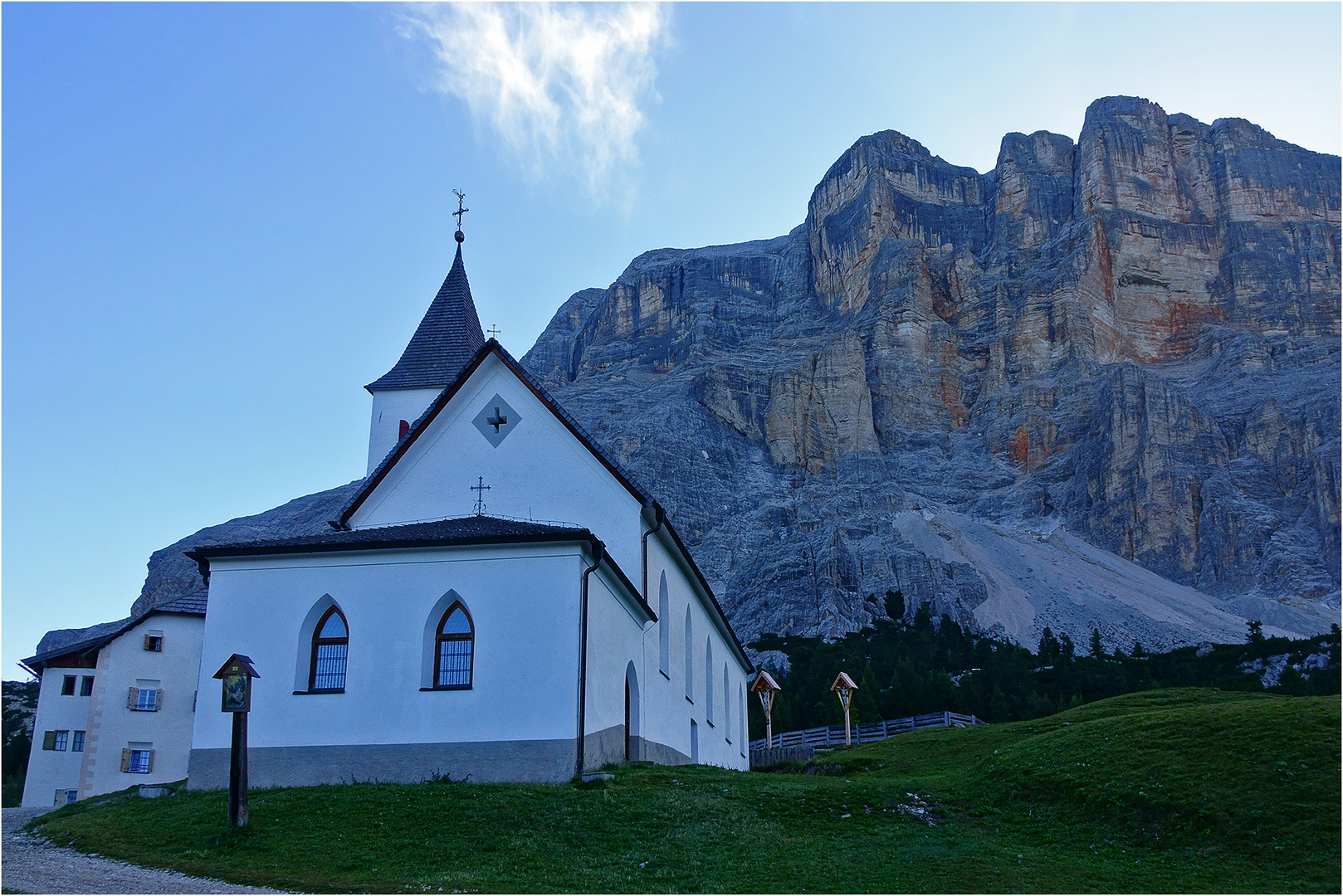 Wallfahrtskirche unter dem Heiligkreuzkofel