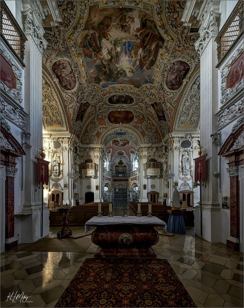 Wallfahrtskirche Zur Schmerzhaften Muttergottes - Vilgertshofen  " Gott zu Gefallen..."