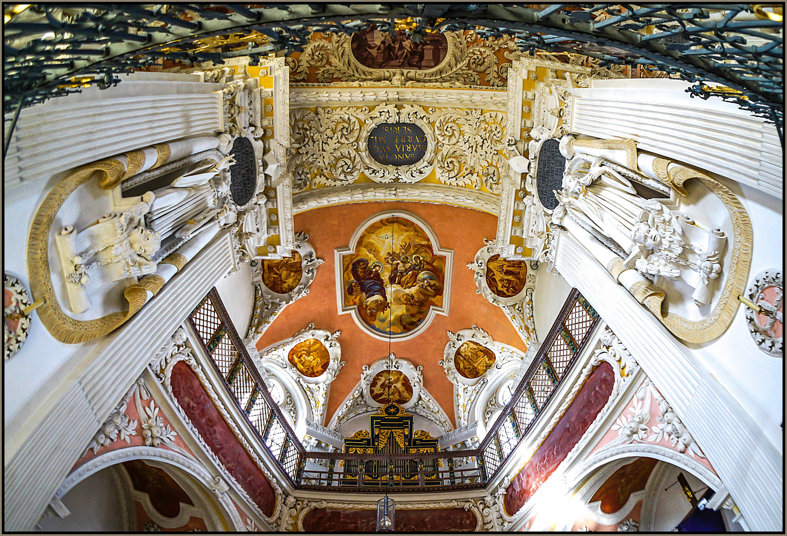 Wallfahrtskirche Zur Schmerzhaften Muttergottes Vilgertshofen / Oberbayern (4)