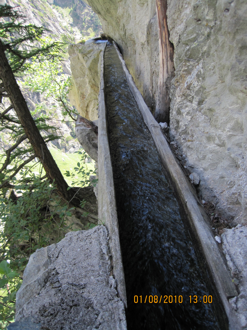 Wallis Suone - Wasserleitung am Berg