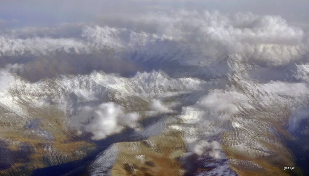 Walliser Alpen Schweiz -  3D Intertlaced Bild an einem Polfilter Monitor oder 3D TV anschauen.