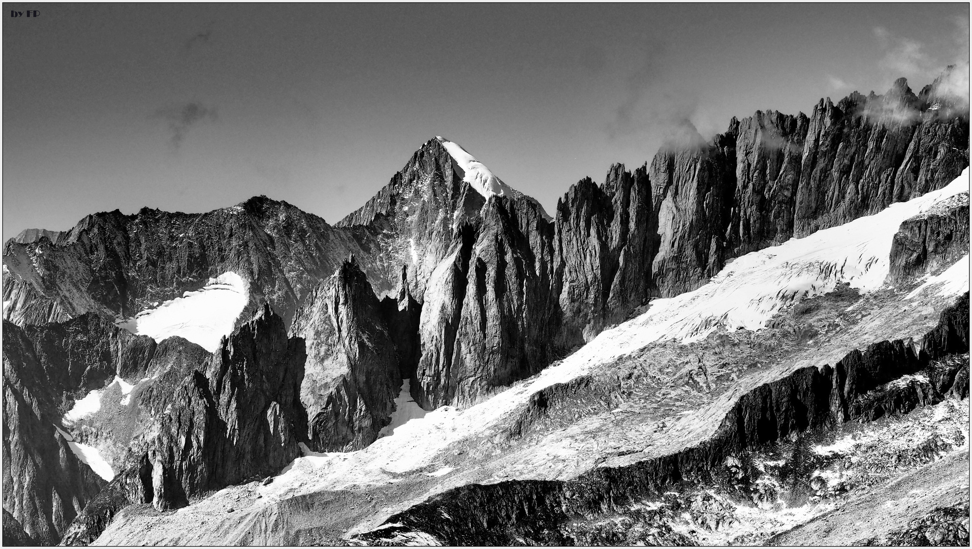Walliser Gipfel in monochrome 