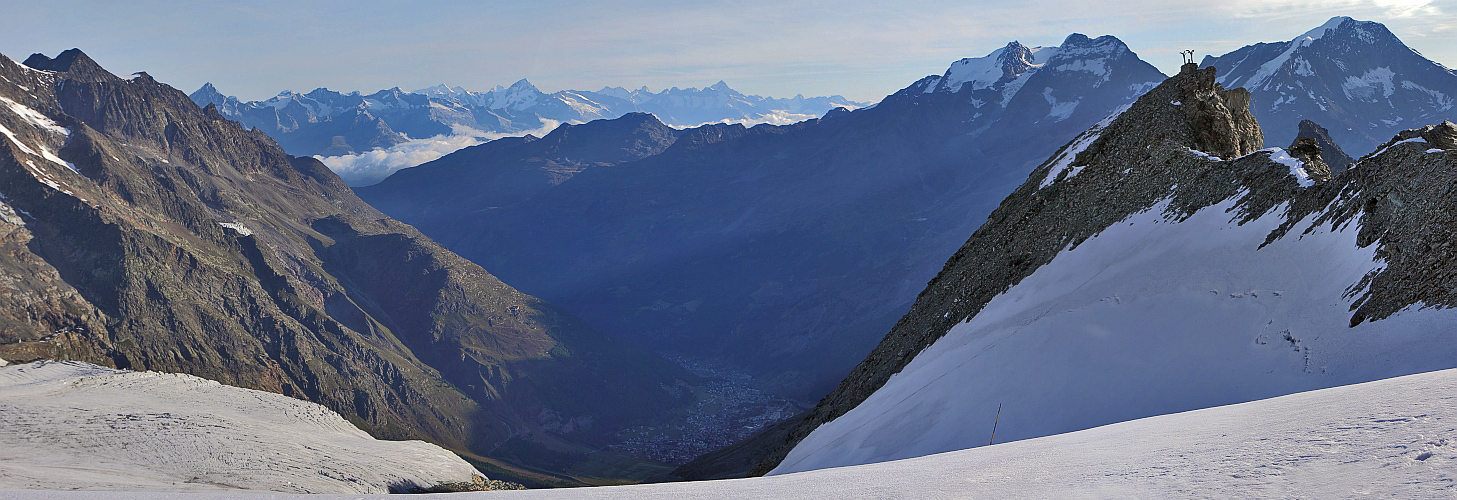 Walliser Tiefblick und Berner Wetblick zugleich und das vom 3500m hohen Mittelallalin