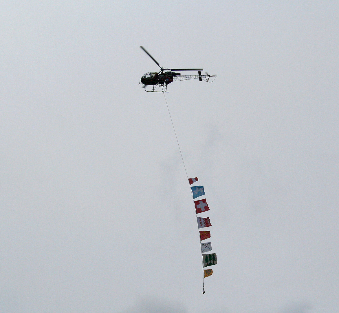 Walliserflaggenflug von Air-Zermatt