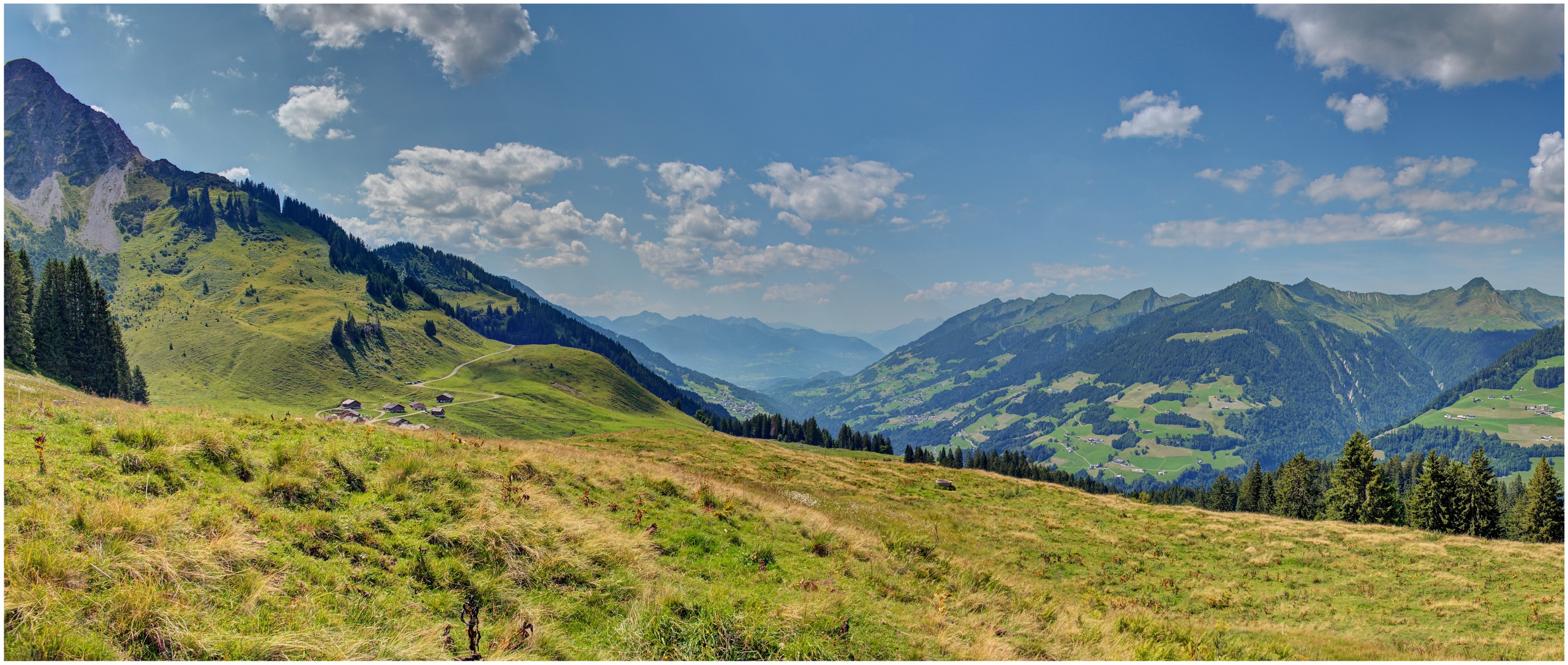 Walsertal-Ausschnitt 2021-08-12 HDR Panorama (1von2)