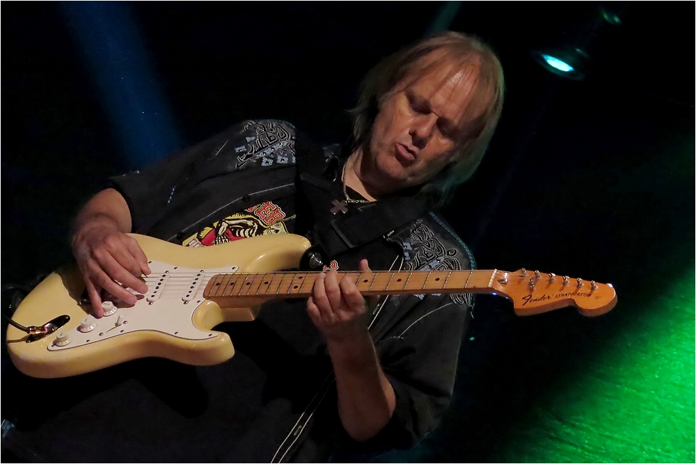 WALTER TROUT (USA)