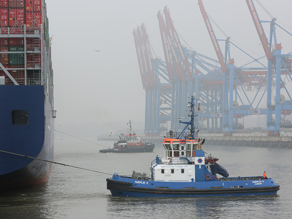 Waltershof, Ablegen bei Nebel