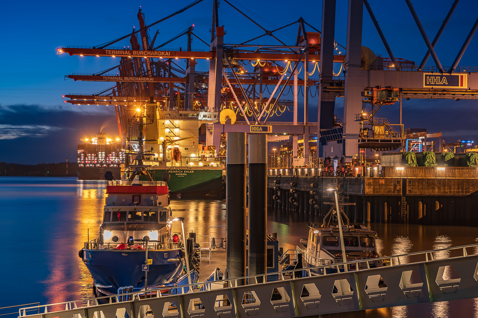 Waltershofer Hafen in Hamburg