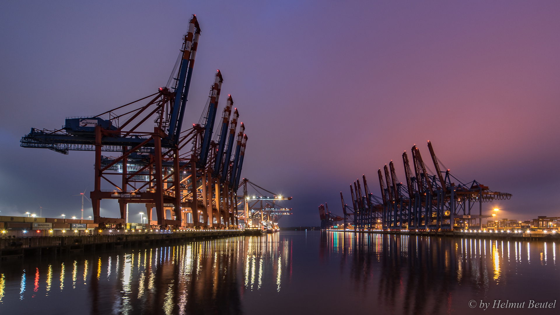 Waltershofer Hafen mit Spiegelung