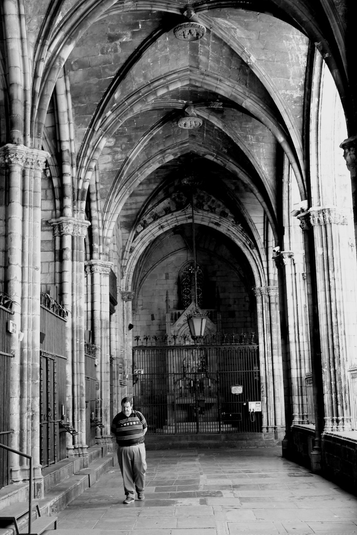 Wandelgang einer Kirche in Barcelona